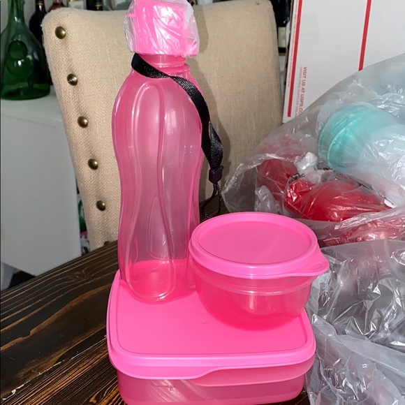 Tupperware 3 pc perfect pink lunch set NWTā¦